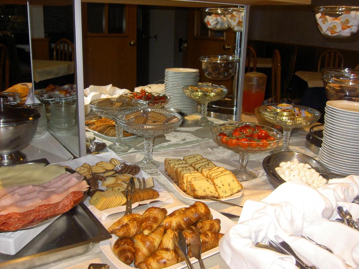 Hotel Doria Nago-Torbole Ngoại thất bức ảnh